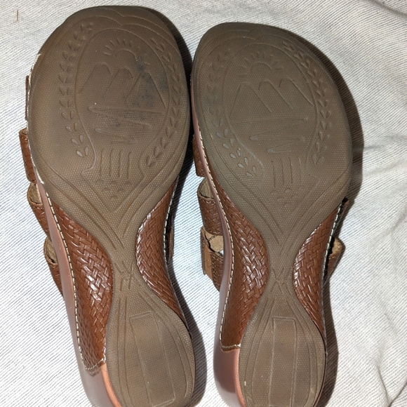 Rialto Sandals - Picture 6 of 7
